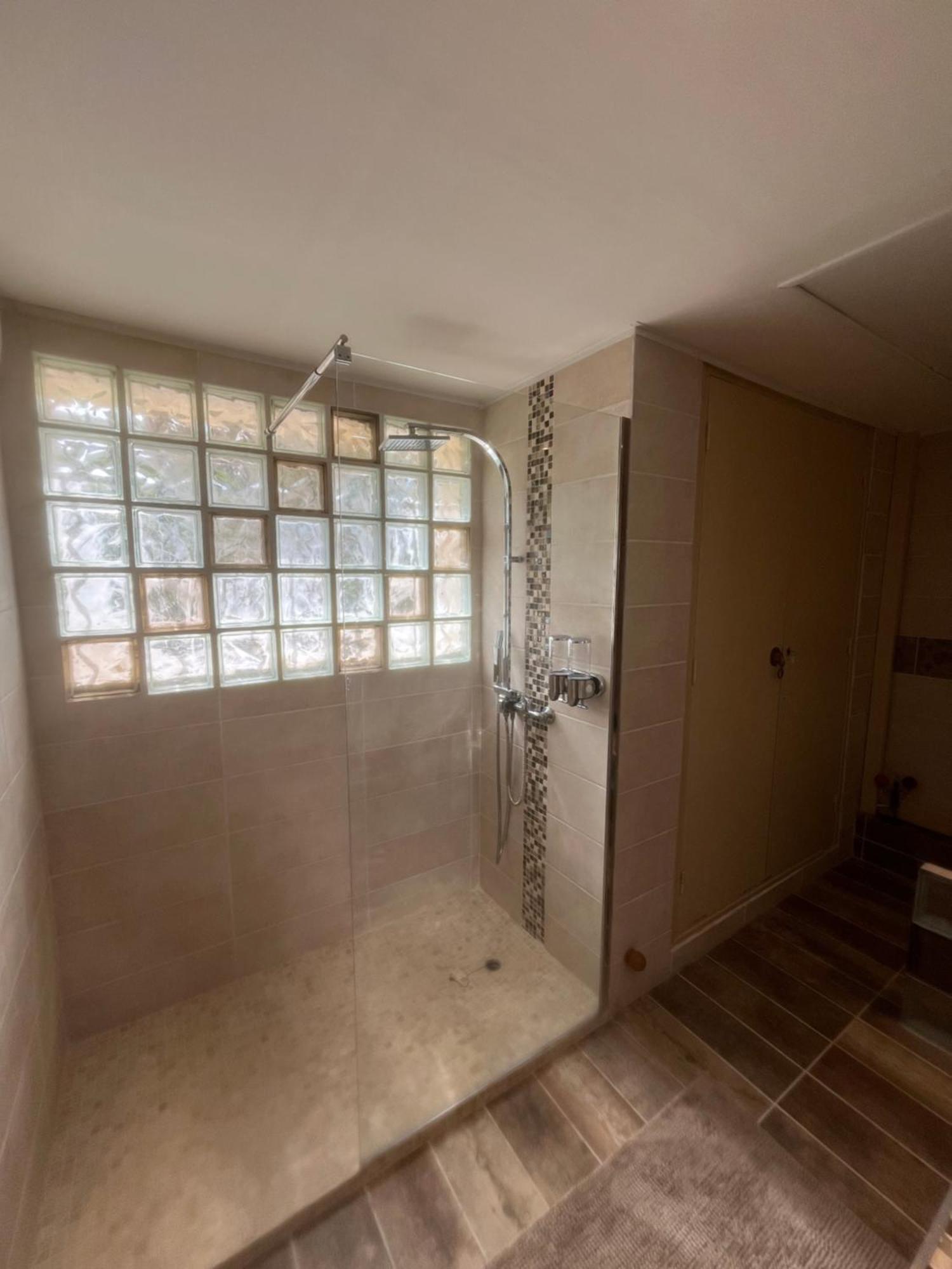Chambre D'Hotes La Tour-d'Aigues Luaran gambar